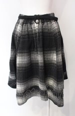 画像2: axes femme / シャギーチェックイレヘムスカート  クロ O-25-07-29-085-AX-SK-IG-ZT060 (2)