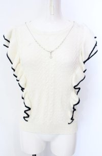 axes femme / ネックレス付きフリルニットプルオーバー  オフ×クロ O-25-07-29-105-AX-TO-IG-OS