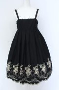 Emily Temple cute / ウサギ刺繍ハイウエストノースリーブワンピース  クロ×ゴールド O-25-07-31-1138-ET-OP-OW-OS