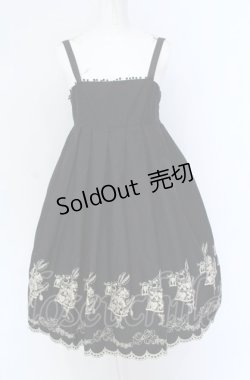 画像1: Emily Temple cute / ウサギ刺繍ハイウエストノースリーブワンピース  クロ×ゴールド O-25-07-31-1138-ET-OP-OW-OS