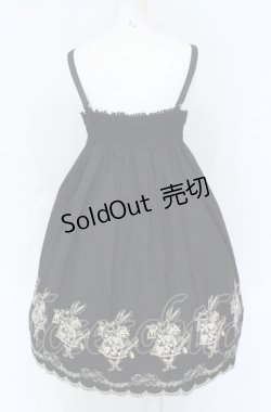 画像2: Emily Temple cute / ウサギ刺繍ハイウエストノースリーブワンピース  クロ×ゴールド O-25-07-31-1138-ET-OP-OW-OS