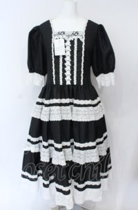 marcHenTica / プリモドールワンピース エルフサイズ クロ×シロ O-25-07-31-1145-LO-OP-OW-OS