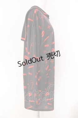 画像2: LISTEN FLAVOR / おくすり総柄セーラーOP  ブラック×レッド O-25-08-02-074-PU-OP-IG-OS