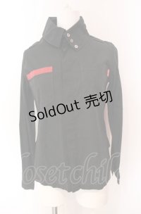 HERE THERE / ステッチブラウス  ブラック×レッド O-25-08-02-094-PU-BL-IG-ZS