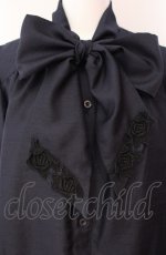 画像2: Enchantlic Enchantilly / ノーブルリボンタイブラウス  ネイビー O-25-08-05-068-LO-BL-OW-OS (2)