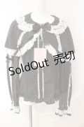 metamorphose / 【プラスサイズ】ケープ付き丸襟ブラウス 2 クロ×シロ O-25-08-05-069-ME-BL-OW-OS