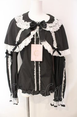 画像1: metamorphose / 【プラスサイズ】ケープ付き丸襟ブラウス 2 クロ×シロ O-25-08-05-069-ME-BL-OW-OS