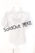 axes femme POETIQUE / ジャボブローチ付ブラウス  グレー O-25-08-07-057-AX-BL-IG-OS