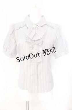 画像1: axes femme POETIQUE / ジャボブローチ付ブラウス  グレー O-25-08-07-057-AX-BL-IG-OS