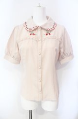 axes femme POETIQUE / ストロベリー刺繍ブラウス  ピンク O-25-08-07-063-AX-BL-IG-OS