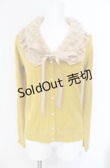 axes femme / ファーティペット付きカーディガン  イエロー O-25-08-09-031-AX-TO-IG-OS