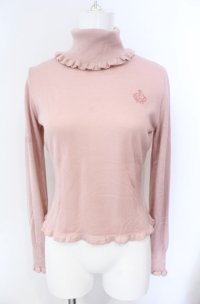 Innocent World / 王冠刺繍ハイネックプルオーバー  ピンク O-25-08-09-023-IW-TO-OW-OS