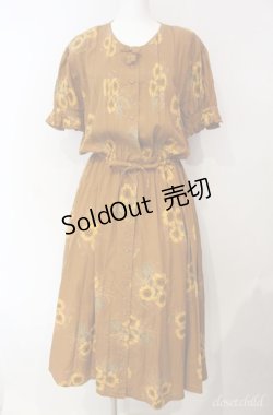 画像1: KETTY / ひまわり柄ピンタックワンピース  ブラウン系 O-25-08-10-059-EL-OP-OW-OS