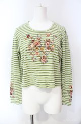 KETTY / 花刺繍ボーダープルオーバー  グリーン O-25-08-10-030-EL-TO-OW-OS