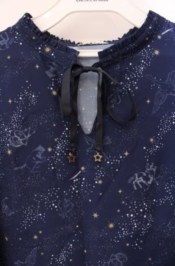 画像2: axes femme / 星座柄チュール重ね袖ブラウス  ネイビー O-25-08-11-048-AX-BL-IG-OS