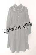 axes femme / 巻きバラ×額縁ワンピース  クロ O-25-08-11-057-AX-OP-IG-OS