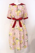 axes femme / レモン×タイル柄セーラーワンピース  アカ O-25-08-11-061-AX-OP-IG-OS