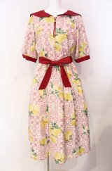 axes femme / レモン×タイル柄セーラーワンピース  アカ O-25-08-11-061-AX-OP-IG-OS