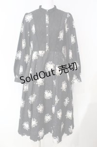 axes femme NOSTALGIE / ブーケ柄ジャガードワンピース F クロ O-25-08-13-065-AX-OP-OW-OS