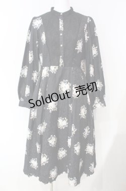 画像1: axes femme NOSTALGIE / ブーケ柄ジャガードワンピース F クロ O-25-08-13-065-AX-OP-OW-OS