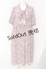 axes femme / ローズレース柄ボータイワンピース F ピンク O-25-08-13-066-AX-OP-OW-OS