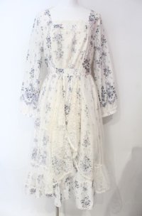 axes femme / ラッフルフリルレース花柄ワンピース M キナリ O-25-08-13-067-AX-OP-OW-OS