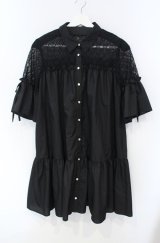 axes femme POETIQUE / 肩レースフリルチュニック M クロ O-25-08-13-088-AX-OP-OW-OS