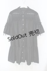 axes femme POETIQUE / 肩レースフリルチュニック M クロ O-25-08-13-088-AX-OP-OW-OS