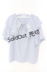 axes femme / 刺繍入ケープブラウス F サックス O-25-08-13-092-AX-BL-OW-OS