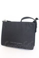 画像1: Jean Paul GAULTIER / ロゴショルダーバッグ  ブラック O-25-08-16-1047-GO-BG-OW-ZTK021 (1)