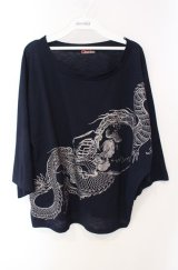 Qutie Frash / 2021年ノベルティフェアドルマンTシャツ  ネイビー×シルバー O-25-08-16-109-QU-TS-IG-OS