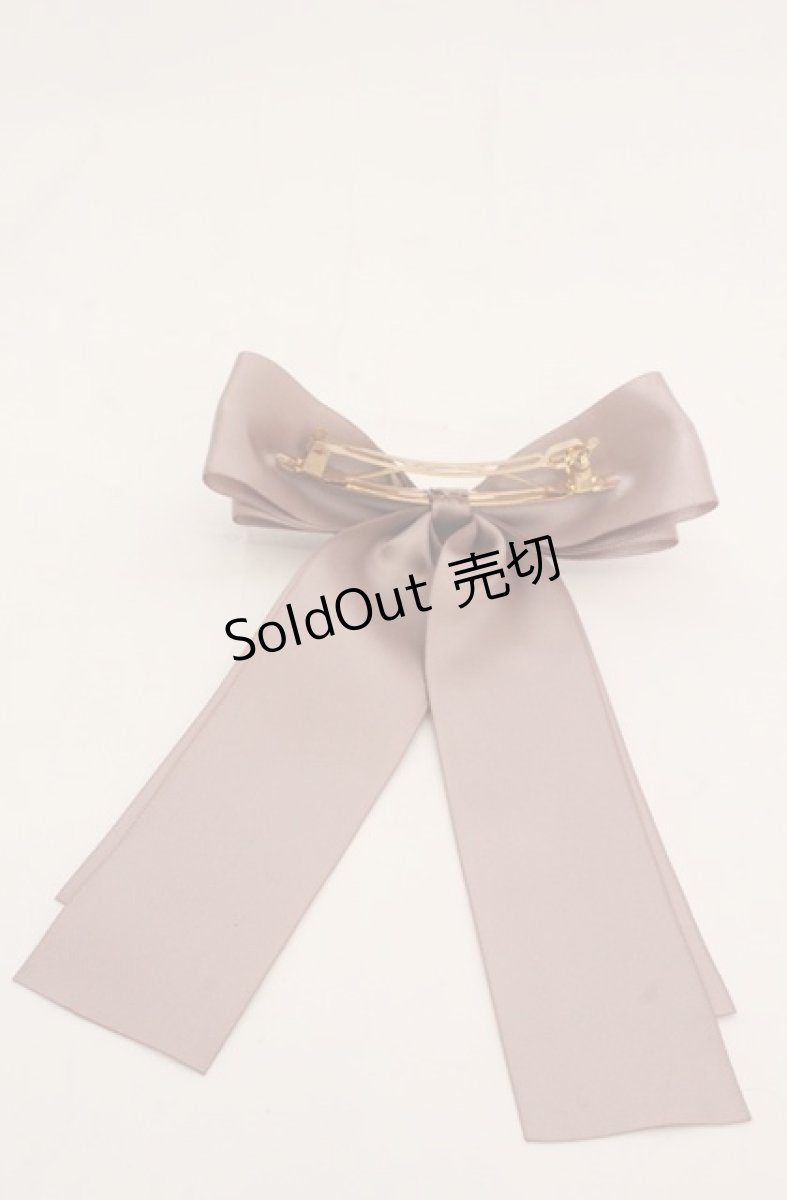 画像2: Maison de FLEUR / EC限定ビジューリボンサテンバレッタ  ピンクベージュ O-25-08-20-084-LO-AC-OW-ZT487-F005 (2)