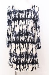 Ozz Croce / サイドギャザー染め風カットソー  ホワイト×ブラック×ブルー O-25-08-20-1043-OO-TO-IG-OS