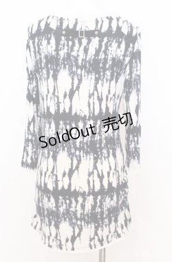 画像2: Ozz Croce / サイドギャザー染め風カットソー  ホワイト×ブラック×ブルー O-25-08-20-1043-OO-TO-IG-ZI