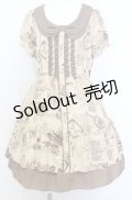 axes femme / ニュースペーパー柄チュニワンピース  ベージュ×ブラウン O-25-08-20-1015-AX-OP-IG-OS