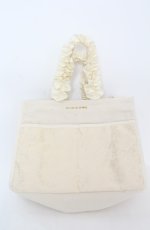 画像1: Maison de FLEUR / 阪急西宮限定フロントレースフリルハンドルトートバッグ  アイボリー O-25-08-20-026-LO-BG-OW-ZT501 (1)