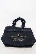 Maison de FLEUR / ブランドロゴフリルハンドルトートMバッグ  ネイビー O-25-08-20-035-LO-BG-OW-OS