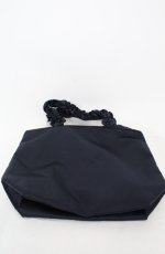 画像2: Maison de FLEUR / ブランドロゴフリルハンドルトートMバッグ  ネイビー O-25-08-20-035-LO-BG-OW-ZT501 (2)