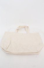 画像2: Maison de FLEUR / EC限定フラワージャガードタックトートバッグ  アイボリー O-25-08-20-038-LO-BG-OW-ZT501 (2)