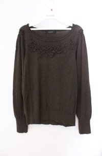 INGEBORG / フラワーモチーフ使いニットプルオーバー 11号 ブラウン O-25-08-21-040-LO-TO-OW-ZI