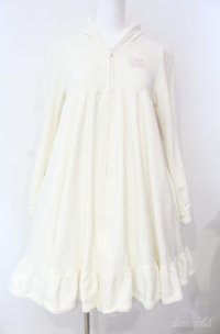 BABY,THE STARS SHINE BRIGHT / ロゴ刺しゅう入りフードワンピース  オフ O-25-08-21-004-BA-OP-IG-OS