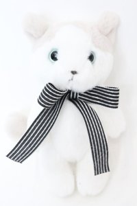PINK HOUSE / ねこと子ペンギンぬいぐるみコサージュ  シロ×ベージュ O-25-08-21-1036-LO-ZA-IG-OS
