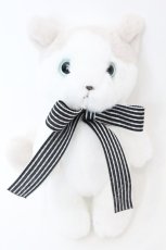 画像1: PINK HOUSE / ねこと子ペンギンぬいぐるみコサージュ  シロ×ベージュ O-25-08-21-1036-LO-ZA-IG-ZT500 (1)