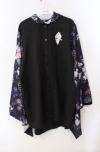 NieR Clothing / 袖リブ付き着物風袖シャツ【和柄九尾】  ブラック×パープル系 O-25-08-21-093-PU-BL-IG-OS