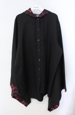 画像1: NieR Clothing / フード付き着物風袖ブロッキングシャツ【RED ROSE】  ブラック×レッド O-25-08-21-094-PU-BL-IG-OS