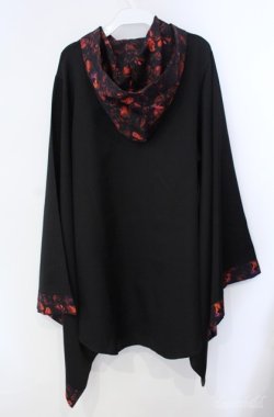 画像3: NieR Clothing / フード付き着物風袖ブロッキングシャツ【RED ROSE】  ブラック×レッド O-25-08-21-094-PU-BL-IG-OS