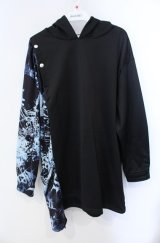 NieR Clothing / 内側防寒フリースブロッキングPULLOVER PARKA【彼岸花】 パーカー  ブラック×サックス O-25-08-21-095-PU-TO-IG-OS