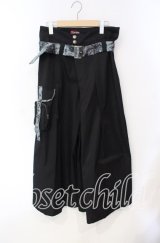 Qutie Frash / ジャガードサテン配色袴風パンツ  ブラック×サックス O-25-08-23-069-QU-PA-OW-OS