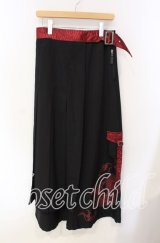 Qutie Frash / プリーツフラップワイドパンツ  ブラック×レッド O-25-08-25-1047-QU-PA-IG-ZT149