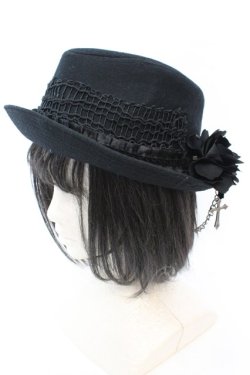 画像1: h.NAOTO / クロスロゴチャーム 中折ハット  ブラック O-25-08-25-012-HN-AC-IG-OS